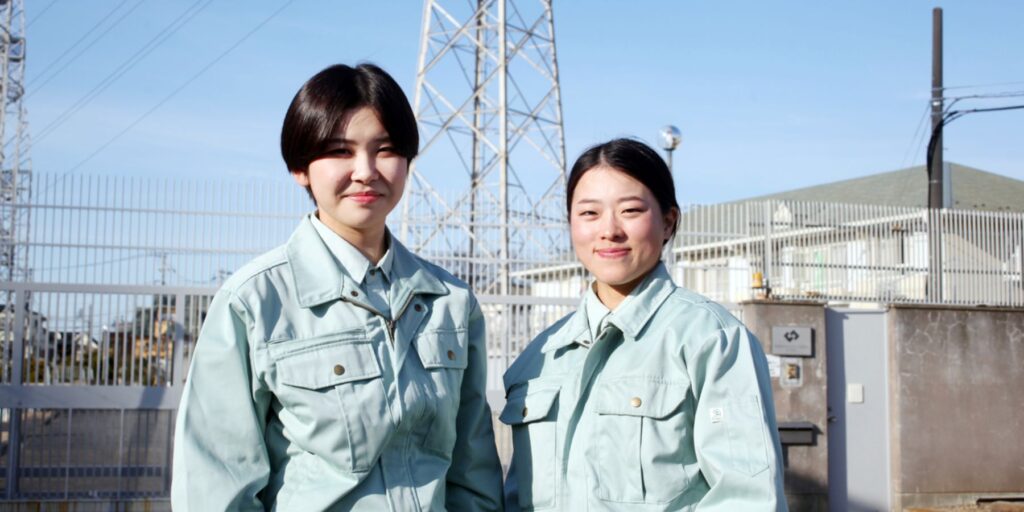 岳南建設の松山由夏さんと亀田紫野さん