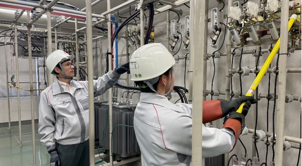 電気主任技術者の仕事風景