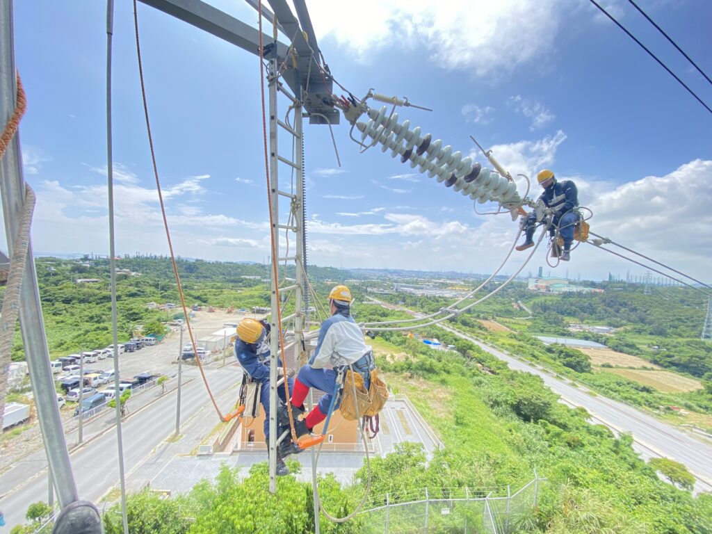 ラインマンが作業している風景