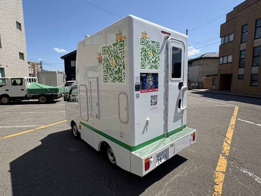 冷暖房完備なのでいつでも快適に使用できる自走式トイレカー