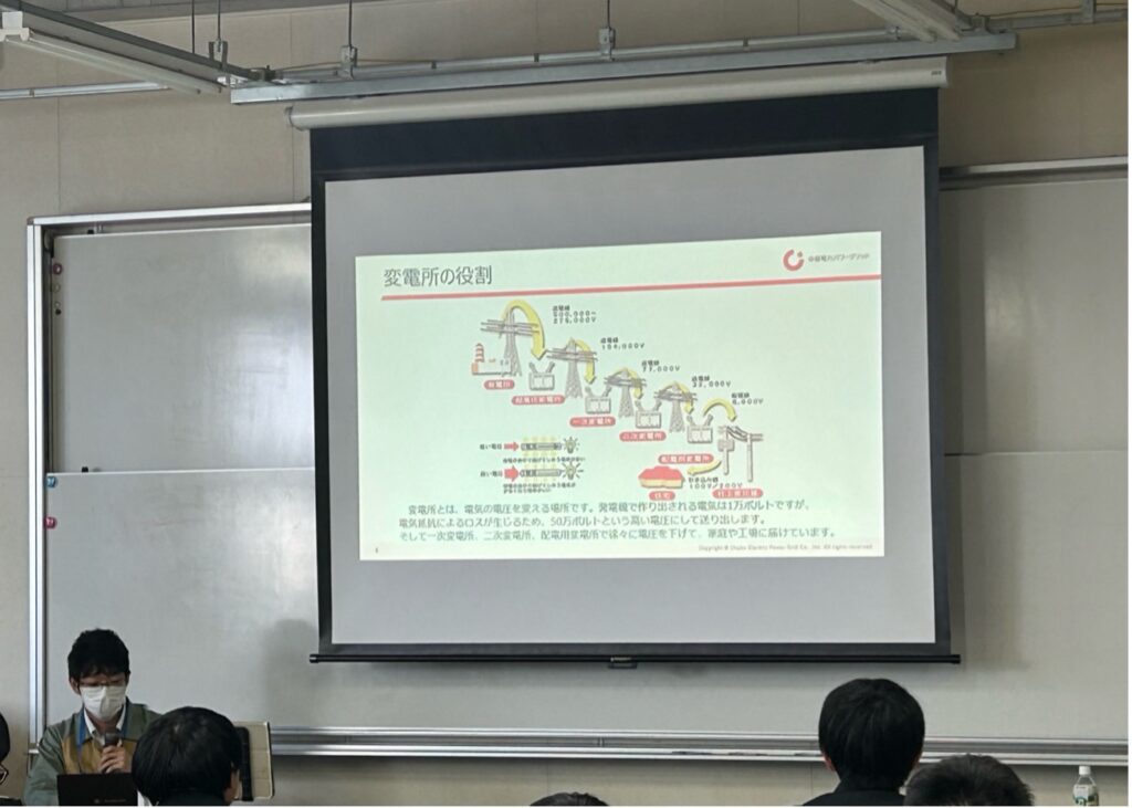 変電部門について語る山本さん