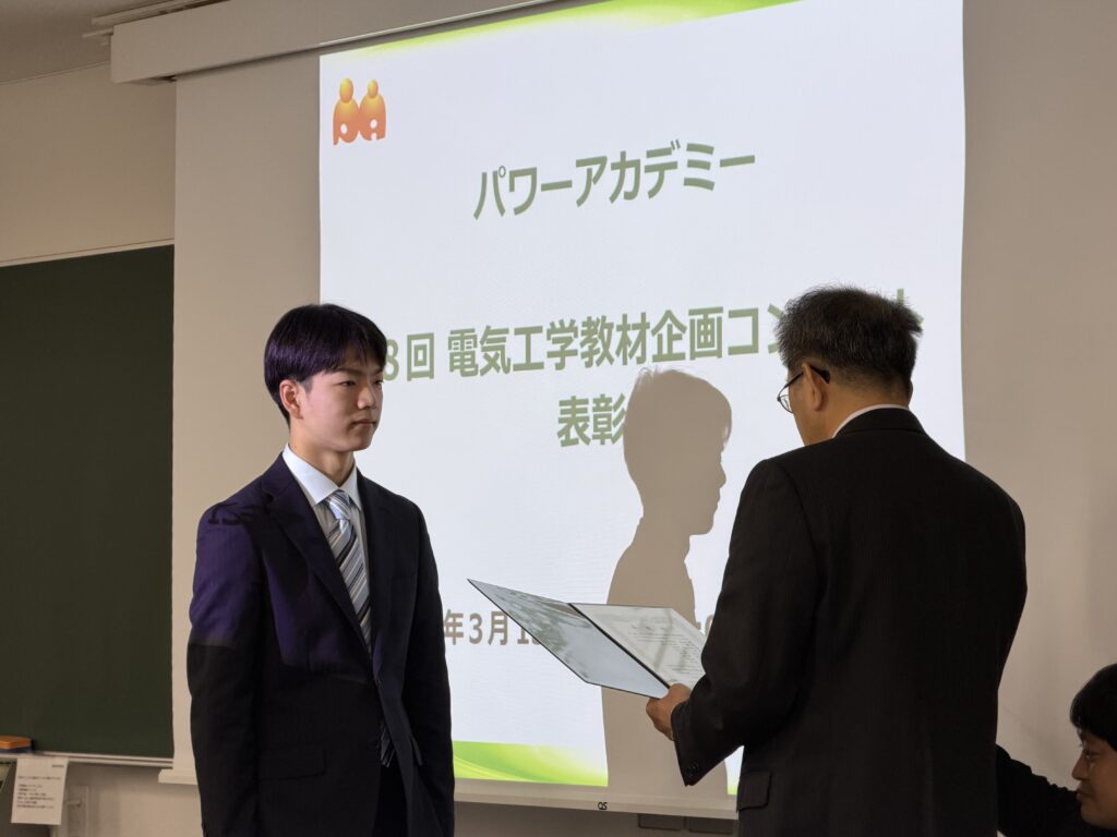 表彰式で優秀賞受賞津山工業高等専門学校の小野寺さん