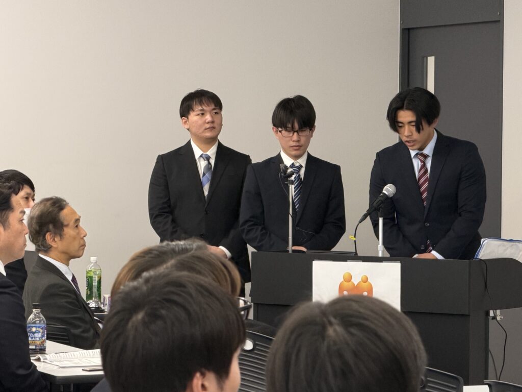 発表中の松岡さん