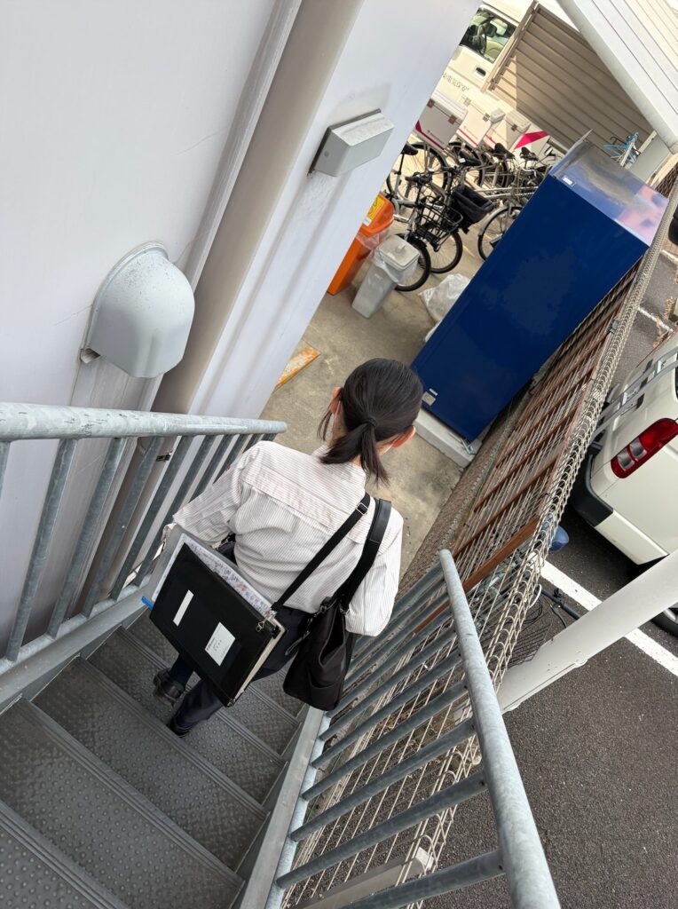 点検作業へ向かう