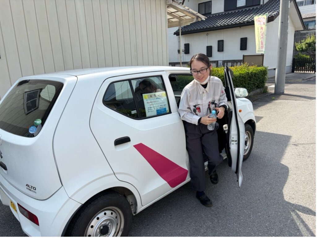 車を駐車したら水も持っていよいよ点検作業を開始します